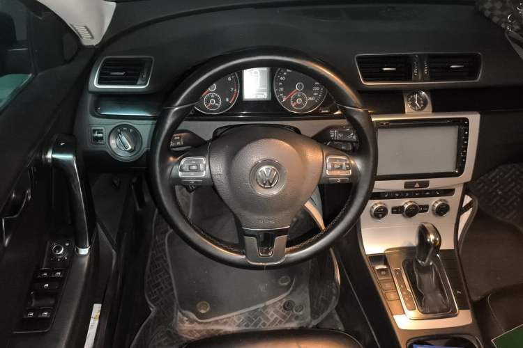 Used Volkswagen Magotan 2013 1.8TSI Luxury Model Steering Wheel