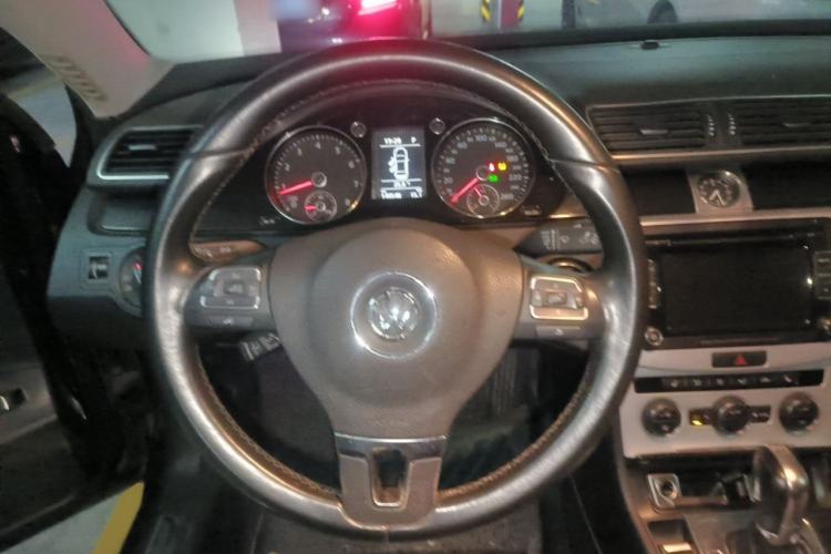 Used Volkswagen Magotan 2013 1.8TSI Luxury Model Steering Wheel