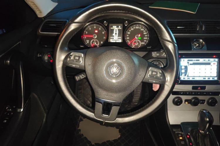 Used Volkswagen Magotan 2013 1.8TSI Luxury Model Steering Wheel