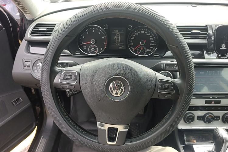 Used Volkswagen Magotan 2013 1.8TSI Luxury Model Steering Wheel