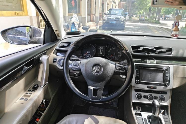 Used Volkswagen Magotan 2013 1.8TSI Prestige Model Steering Wheel