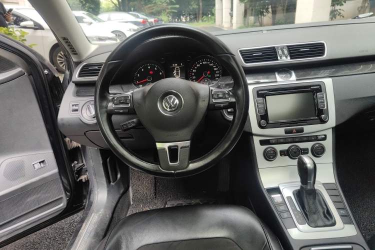 Used Volkswagen Magotan 2013 2.0 TSI Luxury Model Steering Wheel