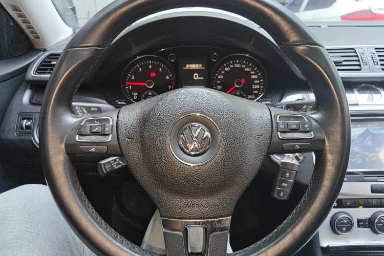 Used Volkswagen Magotan 2013 1.8TSI Luxury Model Steering Wheel