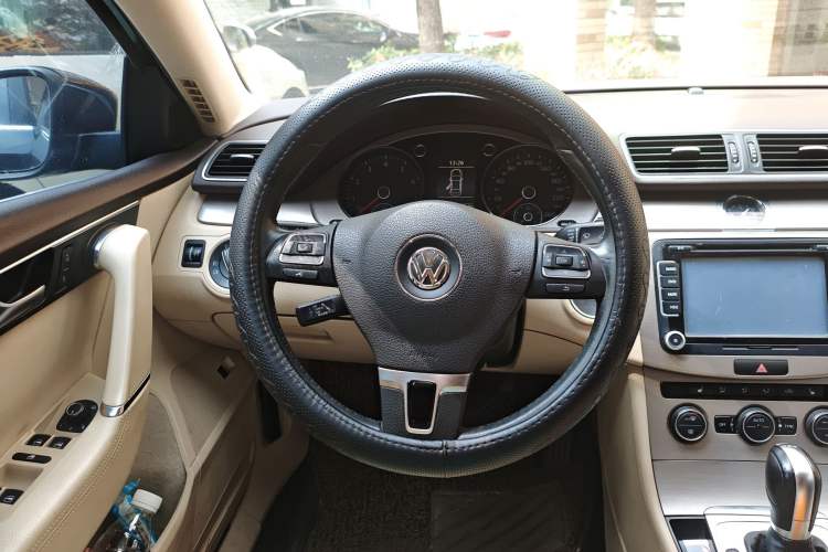 Used Volkswagen Magotan 2013 1.8TSI Luxury Model Steering Wheel