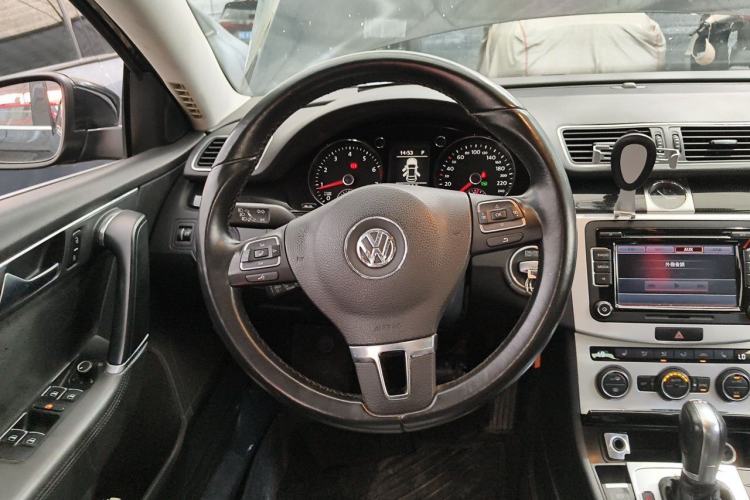 Used Volkswagen Magotan 2013 2.0 TSI Luxury Model Steering Wheel