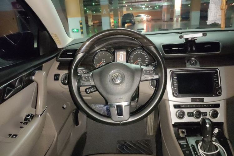 Used Volkswagen Magotan 2013 2.0 TSI Prestige Model Steering Wheel