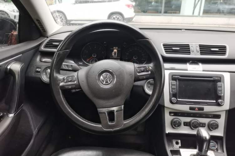 Used Volkswagen Magotan 2013 1.8TSI Luxury Model Steering Wheel