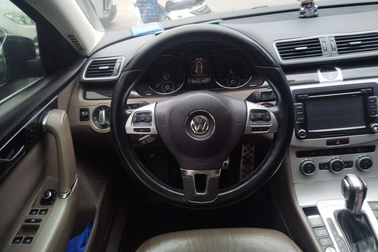 Used Volkswagen Magotan 2013 1.8TSI Luxury Model Steering Wheel