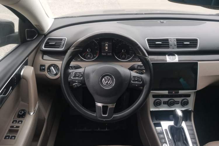 Used Volkswagen Magotan 2013 2.0 TSI Ultimate Model Steering Wheel