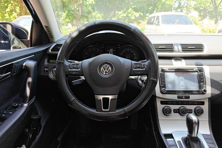 Used Volkswagen Magotan 2013 1.8TSI Luxury Model Steering Wheel