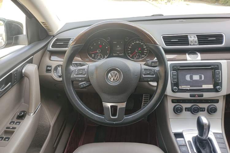 Used Volkswagen Magotan 2013 2.0 TSI Prestige Model Steering Wheel