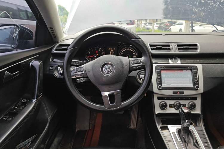 Used Volkswagen Magotan 2013 1.8TSI Luxury Model Steering Wheel