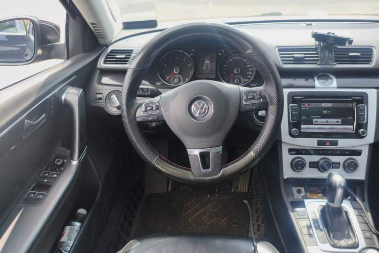 Used Volkswagen Magotan 2013 2.0 TSI Luxury Model Steering Wheel