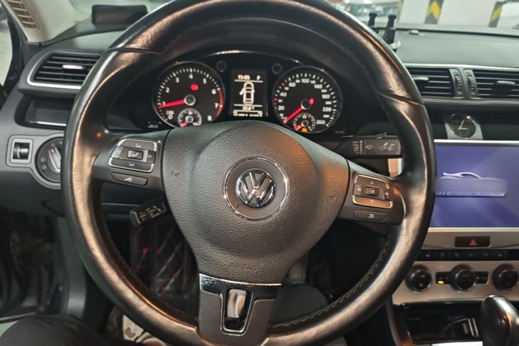 Used Volkswagen Magotan 2013 1.8TSI Luxury Model Steering Wheel