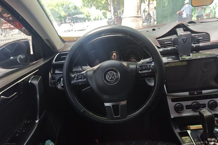 Used Volkswagen Magotan 2013 2.0 TSI Luxury Model Steering Wheel