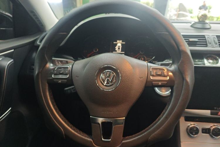 Used Volkswagen Magotan 2013 1.8TSI Luxury Model Steering Wheel