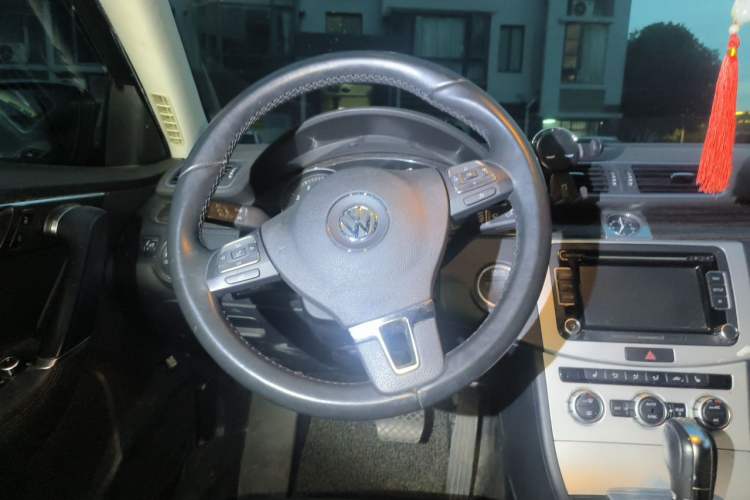 Used Volkswagen Magotan 2013 1.8TSI Prestige Model Steering Wheel
