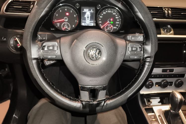 Used Volkswagen Magotan 2013 2.0 TSI Luxury Model Steering Wheel