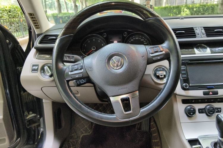 Used Volkswagen Magotan 2013 2.0 TSI Prestige Model Steering Wheel