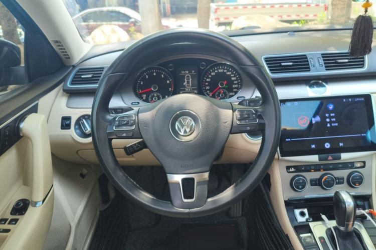 Used Volkswagen Magotan 2013 1.8TSI Luxury Model Steering Wheel