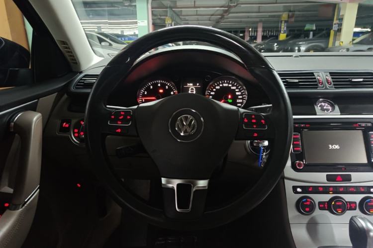 Used Volkswagen Magotan 2013 2.0 TSI Prestige Model Steering Wheel