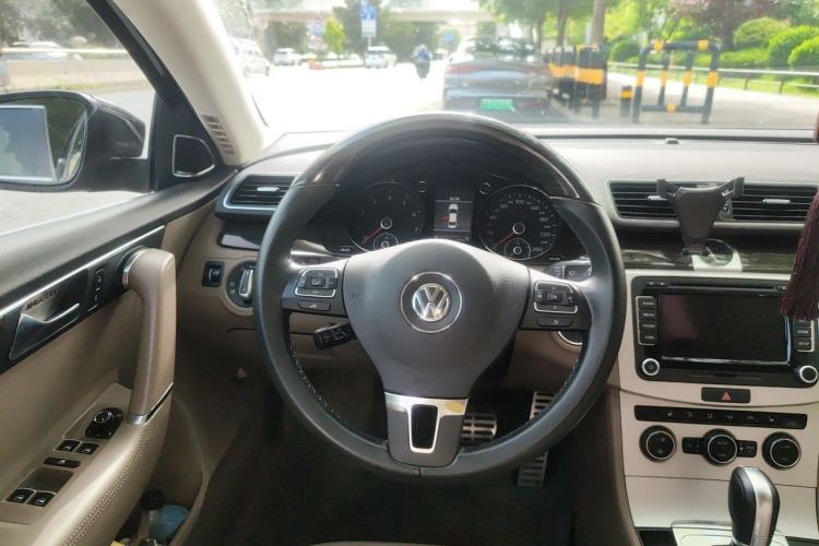 Used Volkswagen Magotan 2013 2.0 TSI Ultimate Model Steering Wheel