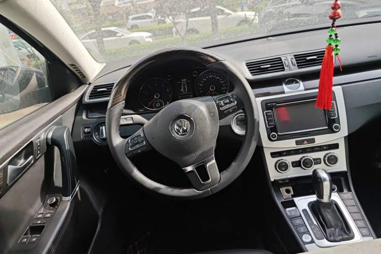Used Volkswagen Magotan 2013 1.8TSI Prestige Model Steering Wheel