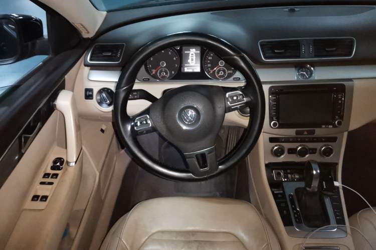 Used Volkswagen Magotan 2013 1.8TSI Luxury Model Steering Wheel