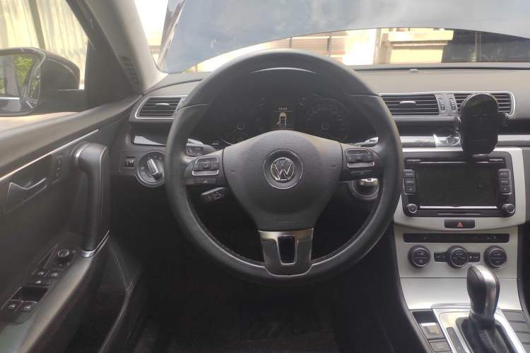 Used Volkswagen Magotan 2013 1.8TSI Luxury Model Steering Wheel