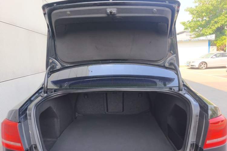 Used Volkswagen Magotan 2013 1.8TSI Comfort Model Trunk