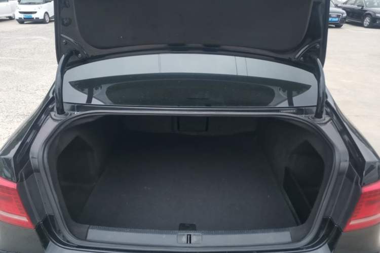 Used Volkswagen Magotan 2013 2.0 TSI Ultimate Model Trunk
