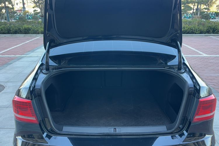 Used Volkswagen Magotan 2013 1.8TSI Luxury Model Trunk