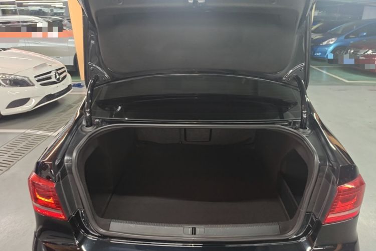 Used Volkswagen Magotan 2013 2.0 TSI Prestige Model Trunk