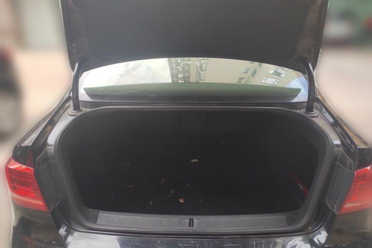 Used Volkswagen Magotan 2013 1.8TSI Luxury Model Trunk