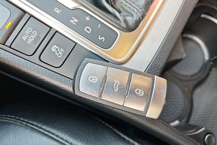Used Volkswagen Magotan 2013 1.8TSI Premier Model Vehicle Key
