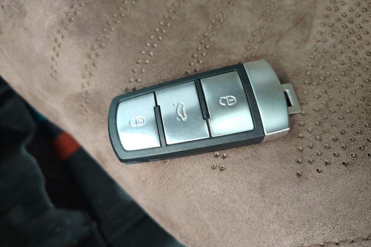 Used Volkswagen Magotan 2013 1.8TSI Premier Model Vehicle Key