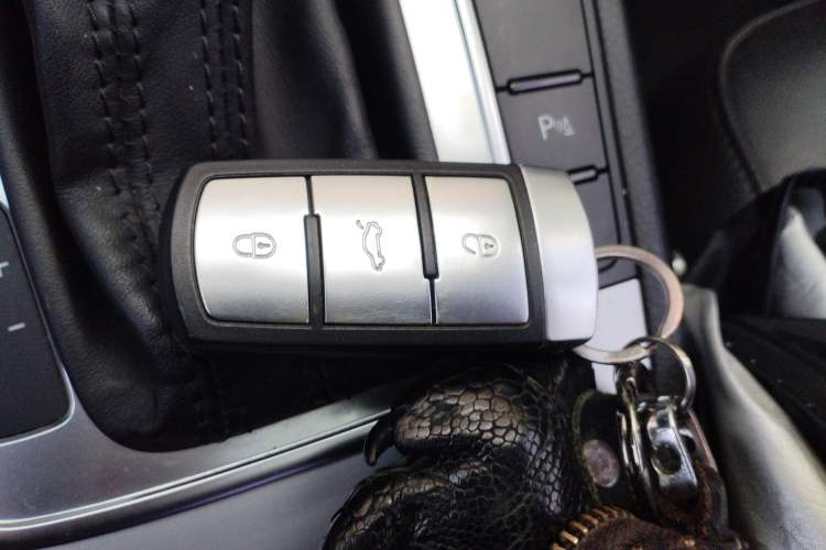 Used Volkswagen Magotan 2013 1.8TSI Premier Model Vehicle Key