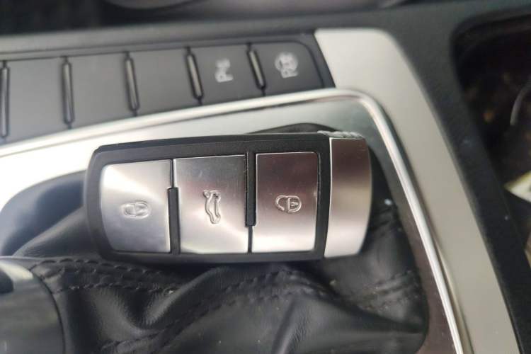 Used Volkswagen Magotan 2013 1.8TSI Prestige Model Vehicle Key