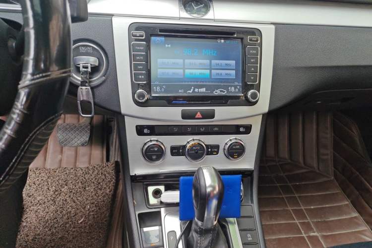 Used Volkswagen Magotan 2013 1.4 TSI BlueMotion Edition Audio And AC Panel
