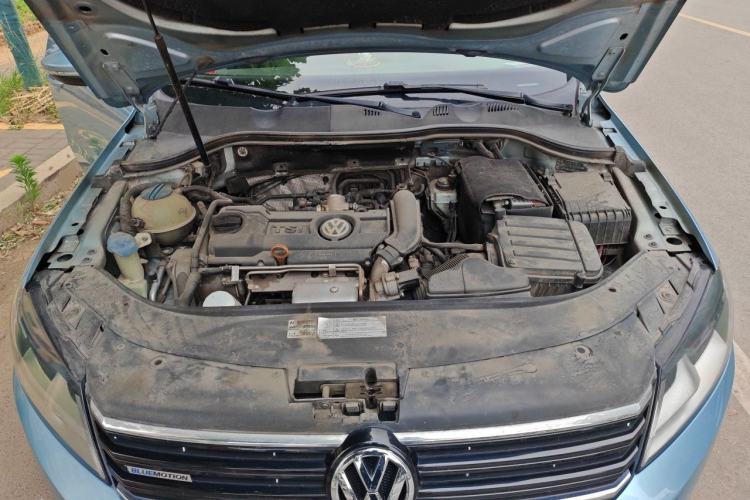 Used Volkswagen Magotan 2013 1.4 TSI BlueMotion Edition Engine Bay