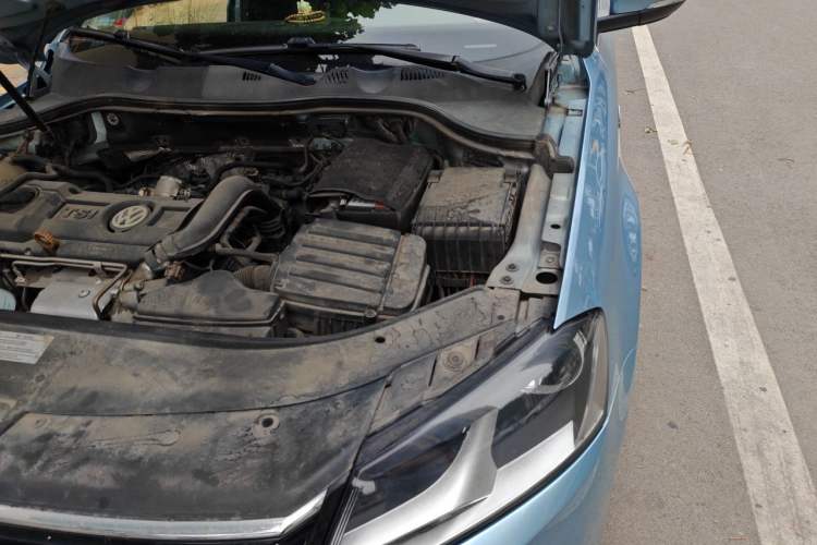 Used Volkswagen Magotan 2013 1.4 TSI BlueMotion Edition Engine Bay Left