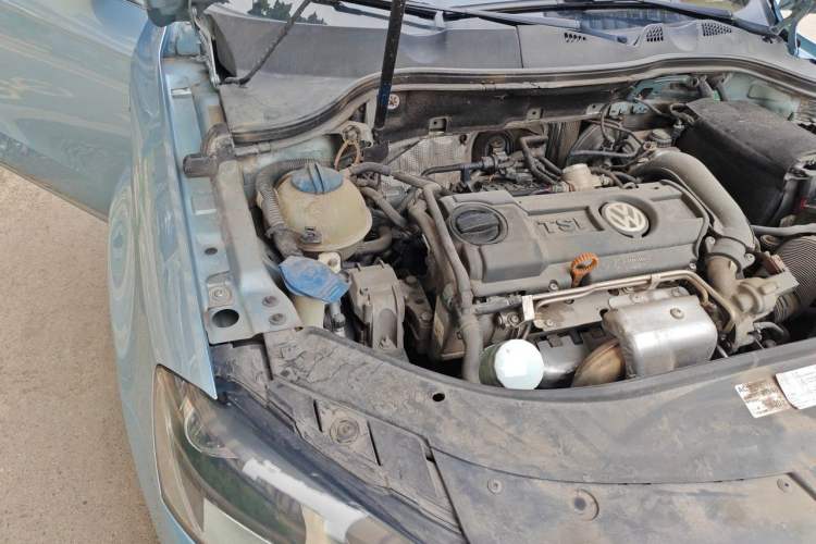 Used Volkswagen Magotan 2013 1.4 TSI BlueMotion Edition Engine Bay Right