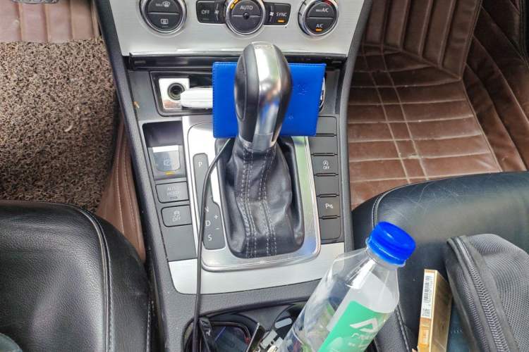 Used Volkswagen Magotan 2013 1.4 TSI BlueMotion Edition Gear Lever