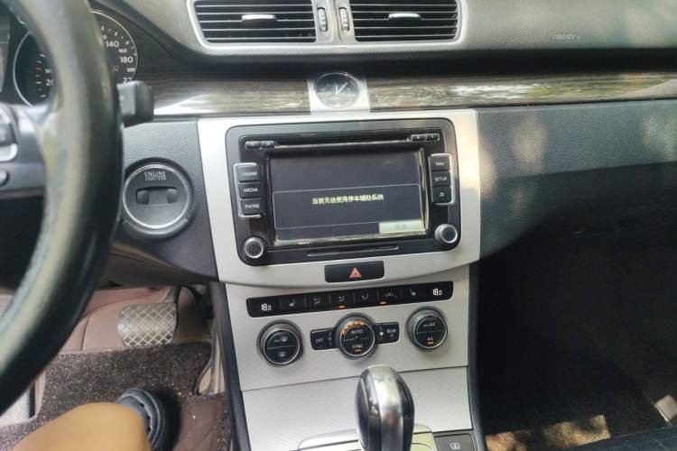 Used Volkswagen Magotan 2013 2.0 TSI Prestige Model Audio And AC Panel