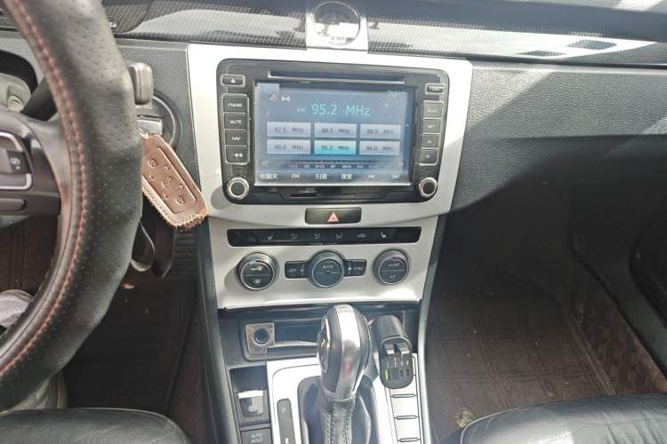 Used Volkswagen Magotan 2013 1.8TSI Luxury Model Audio And AC Panel