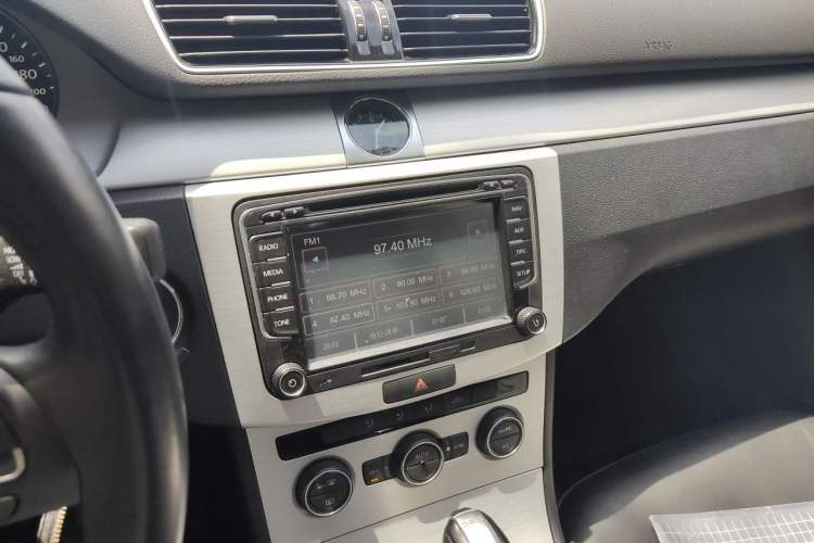 Used Volkswagen Magotan 2013 1.8TSI Premier Model Audio And AC Panel