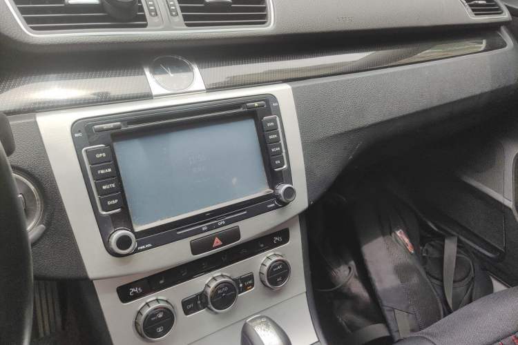 Used Volkswagen Magotan 2013 2.0 TSI Luxury Model Audio And AC Panel