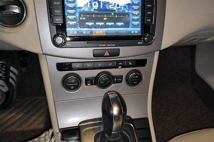 Used Volkswagen Magotan 2013 1.8TSI Luxury Model Audio And AC Panel