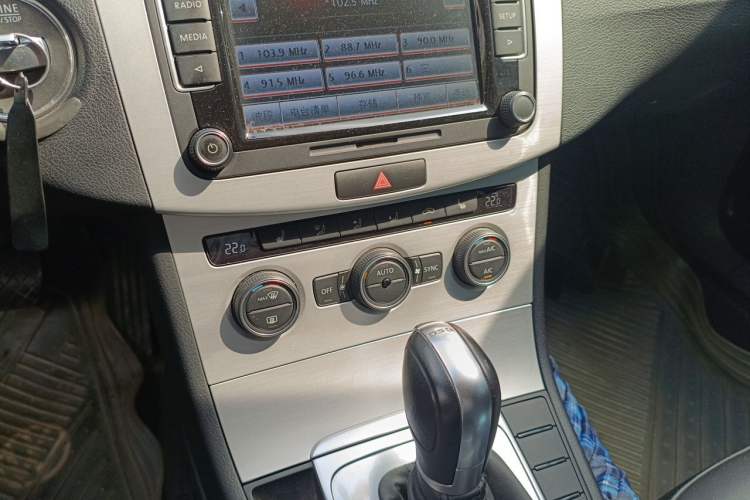 Used Volkswagen Magotan 2013 1.8TSI Luxury Model Audio And AC Panel