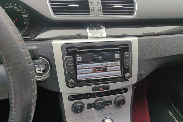 Used Volkswagen Magotan 2013 1.8TSI Luxury Model Audio And AC Panel